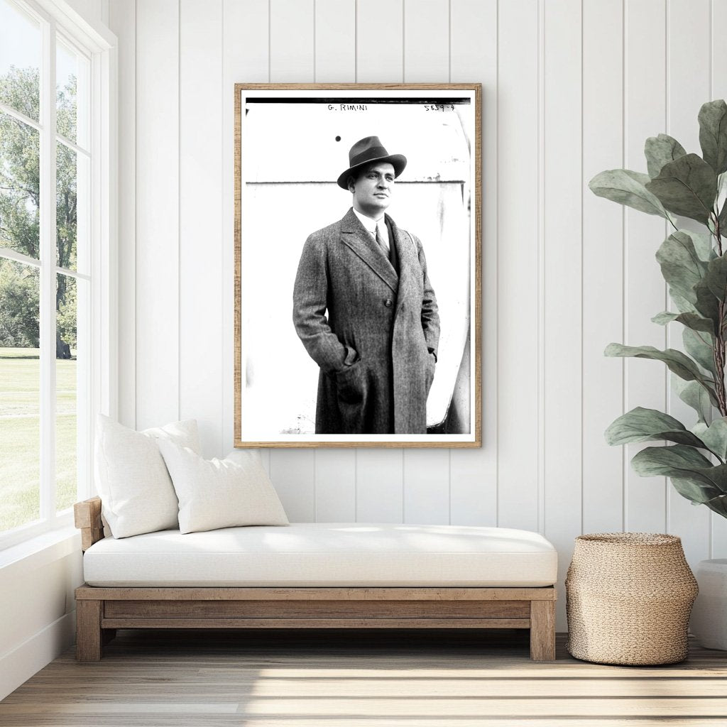 1920s Architectural Marvel: A Timeless Curved Facade