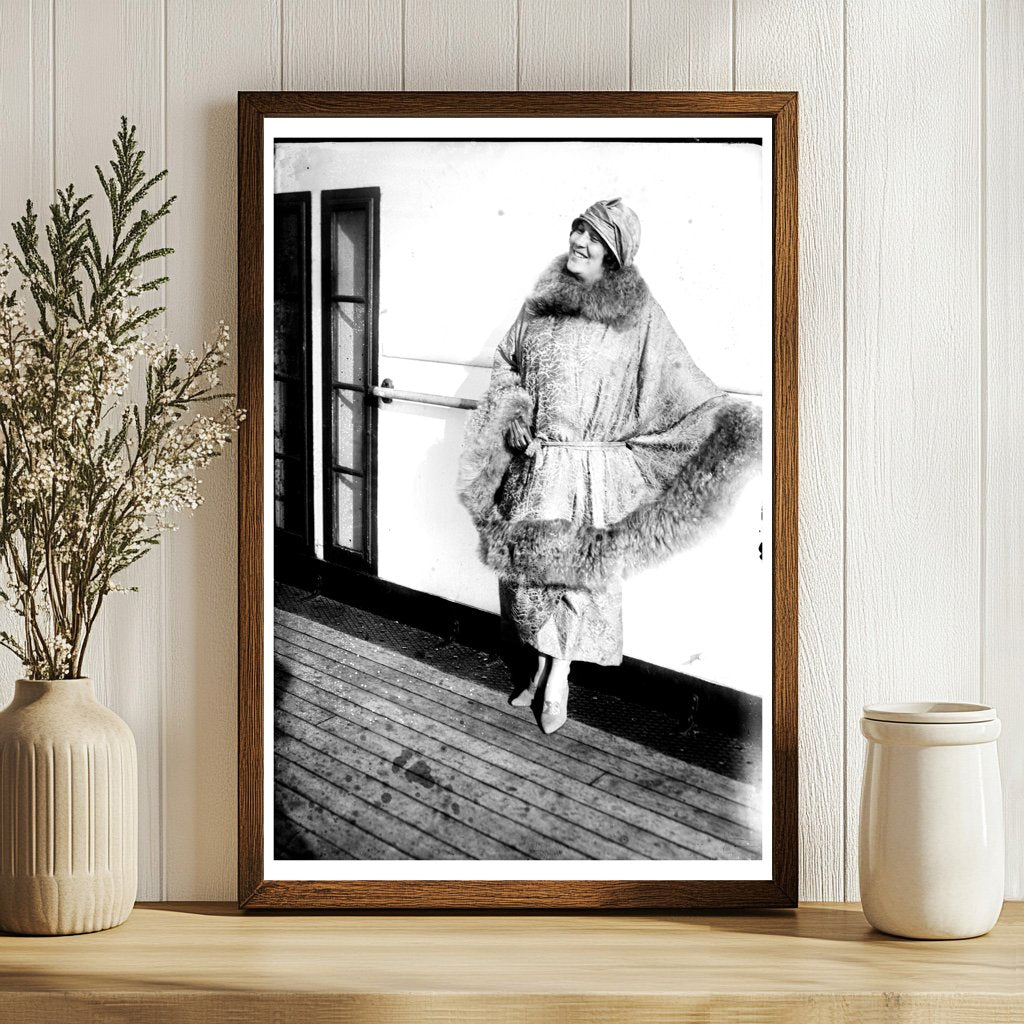 1922 Theatrical Elegance: Captivating Onegin Scene