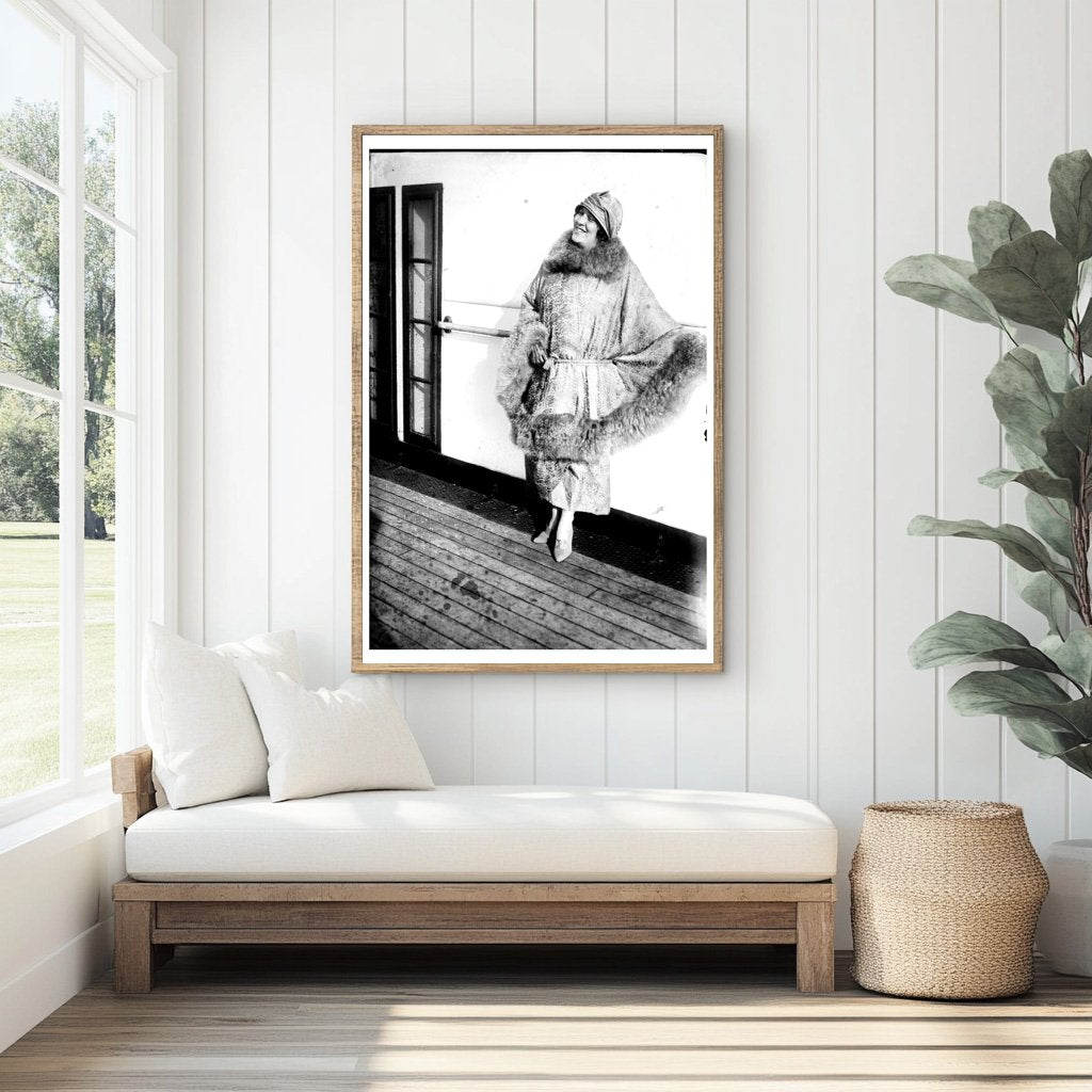 1922 Theatrical Elegance: Captivating Onegin Scene