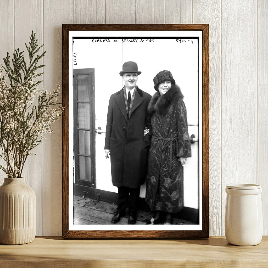 Elegant 1920s Couple: A Timeless Love Story