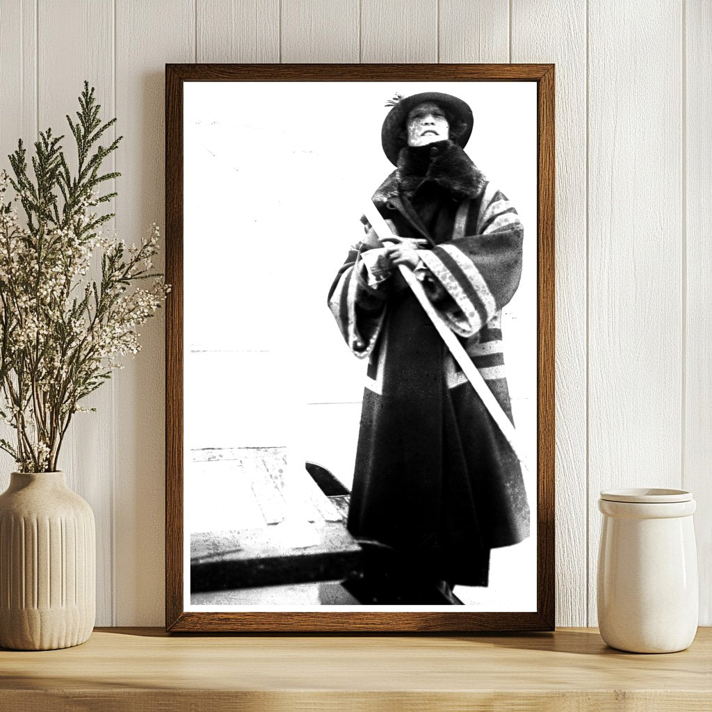 Captivating Portrait of Poet Edna St. Vincent Millay