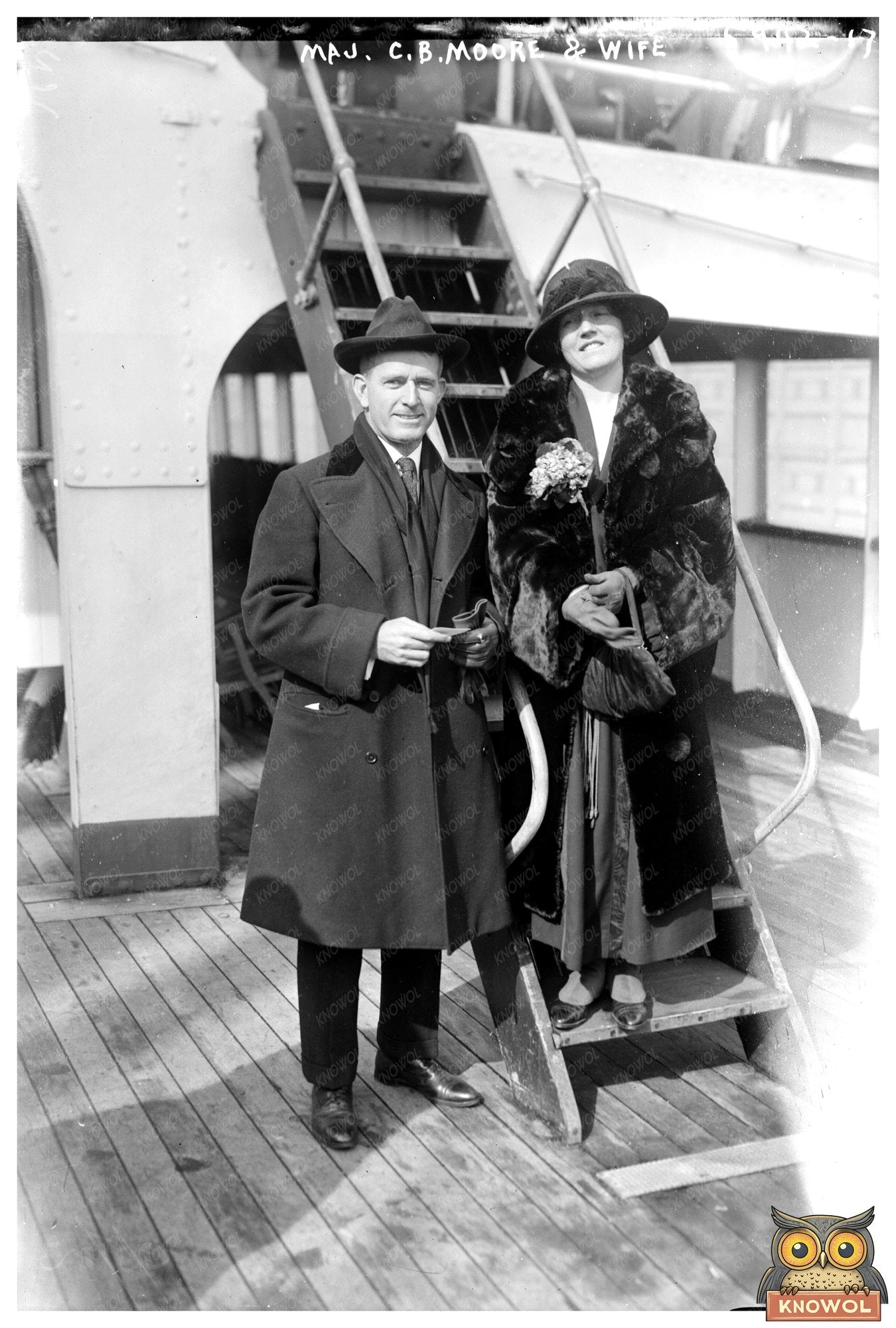 1920s Couple: Majors Milestone and Timeless Elegance