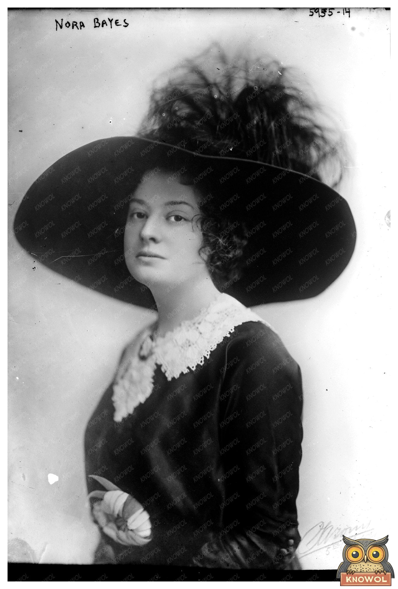 Enchanting Vaudeville Star from the Roaring Twenties