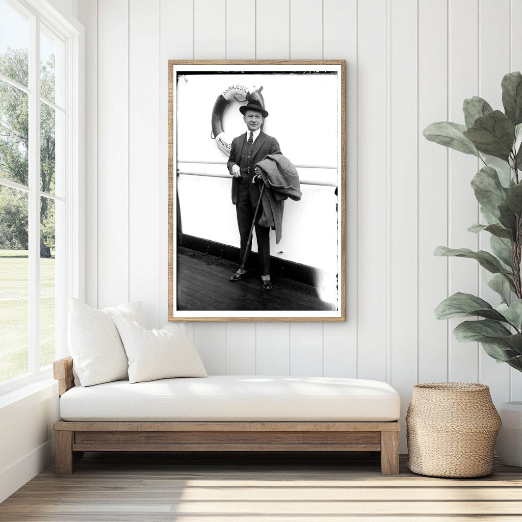 1920s Concert Elegance: Maestro Zimbalist in Action