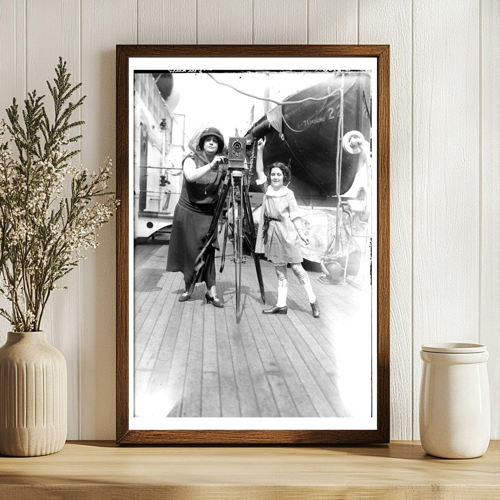 1920s Socialite Portrait: Elegance & Charm Captured