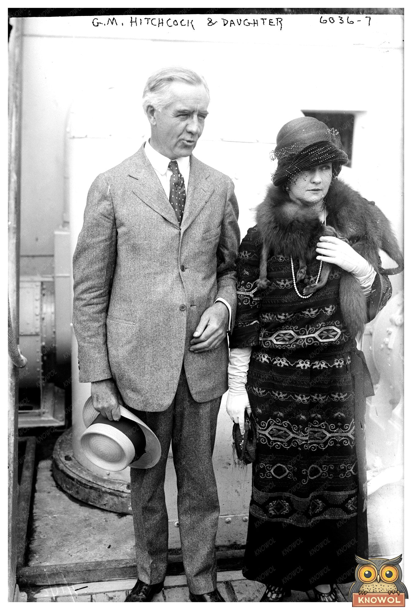 1920s Father-Daughter Portrait in Vintage Attire