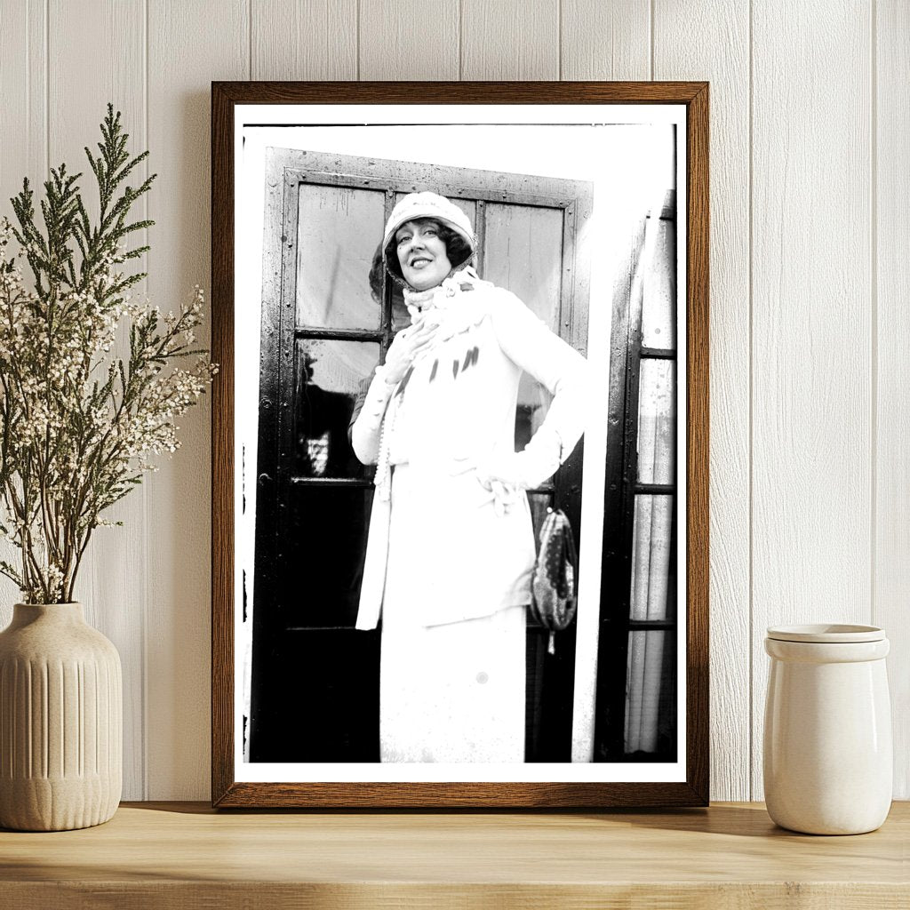 1920s American Street Scene: Vibrant Urban Life