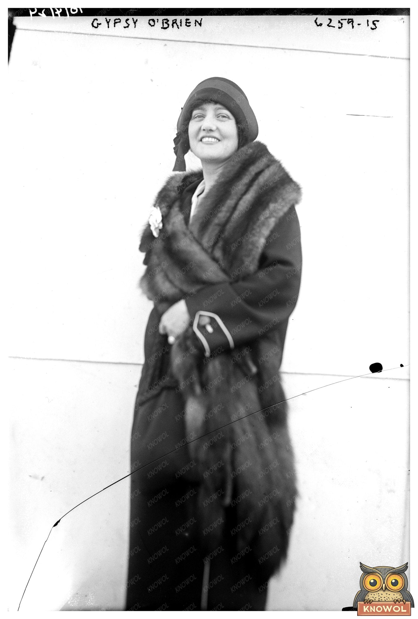 Charming Vaudeville Star in Early 20th-Century Glam