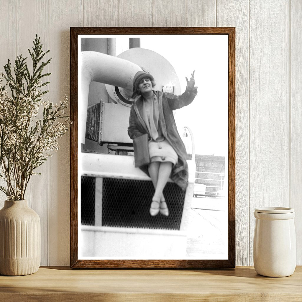 Enchanting Portrait of a 20th-Century Stage Star