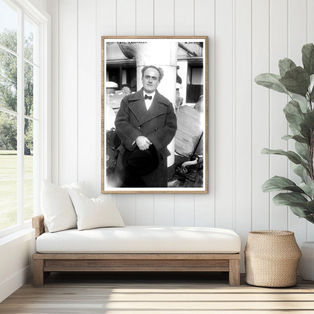 Exploring Evolution: Early 20th Century Zoologist