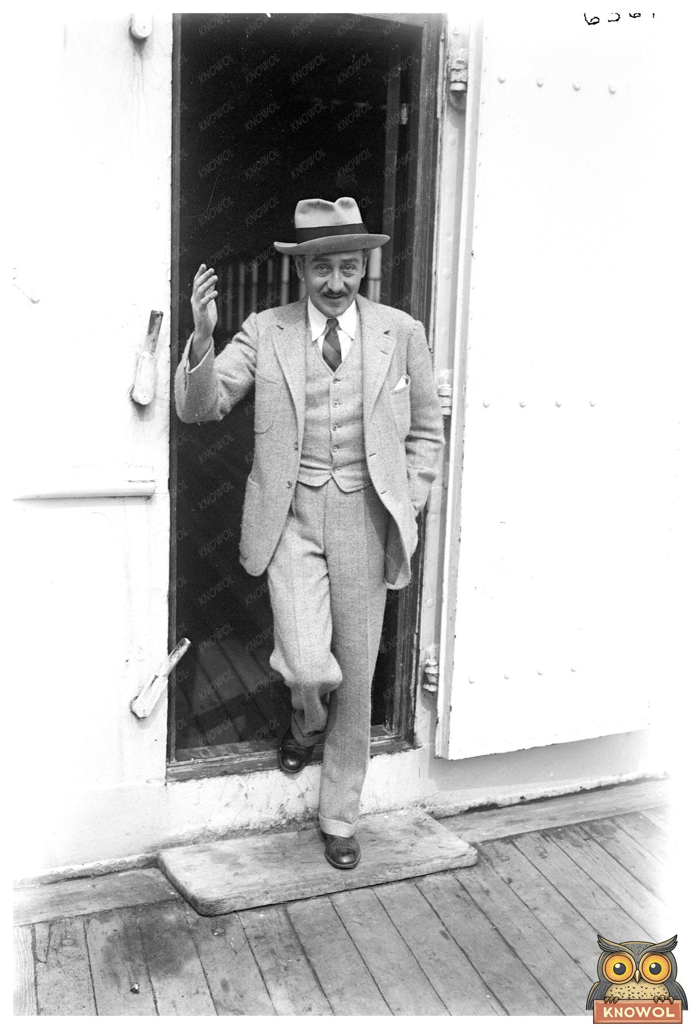 1925 Hollywood Elegance: A. Menjou in Classic Style