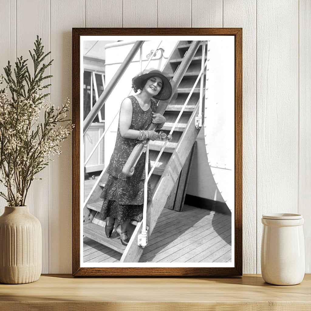 Graceful Dancer in Motion: A Captivating Moment