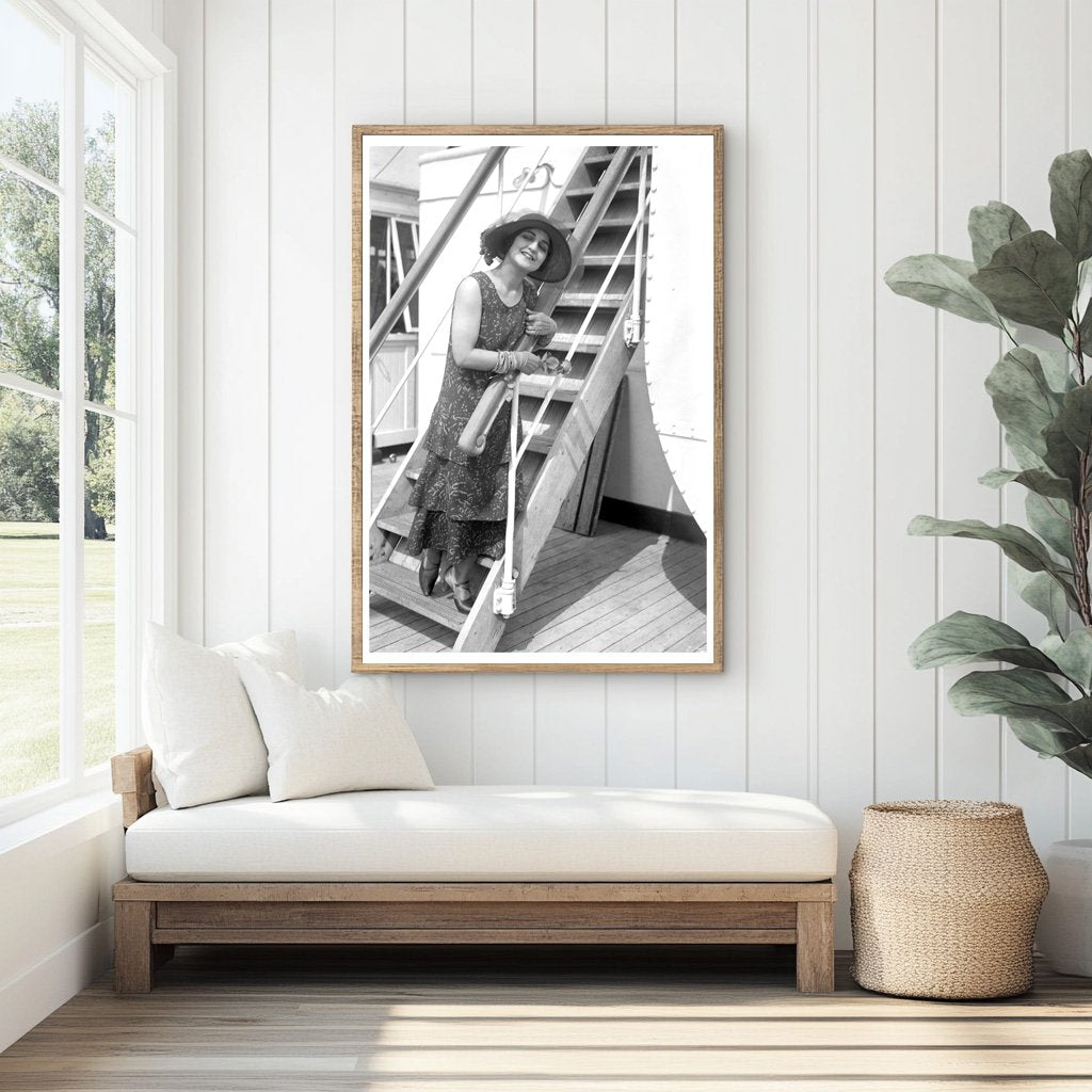 Graceful Dancer in Motion: A Captivating Moment