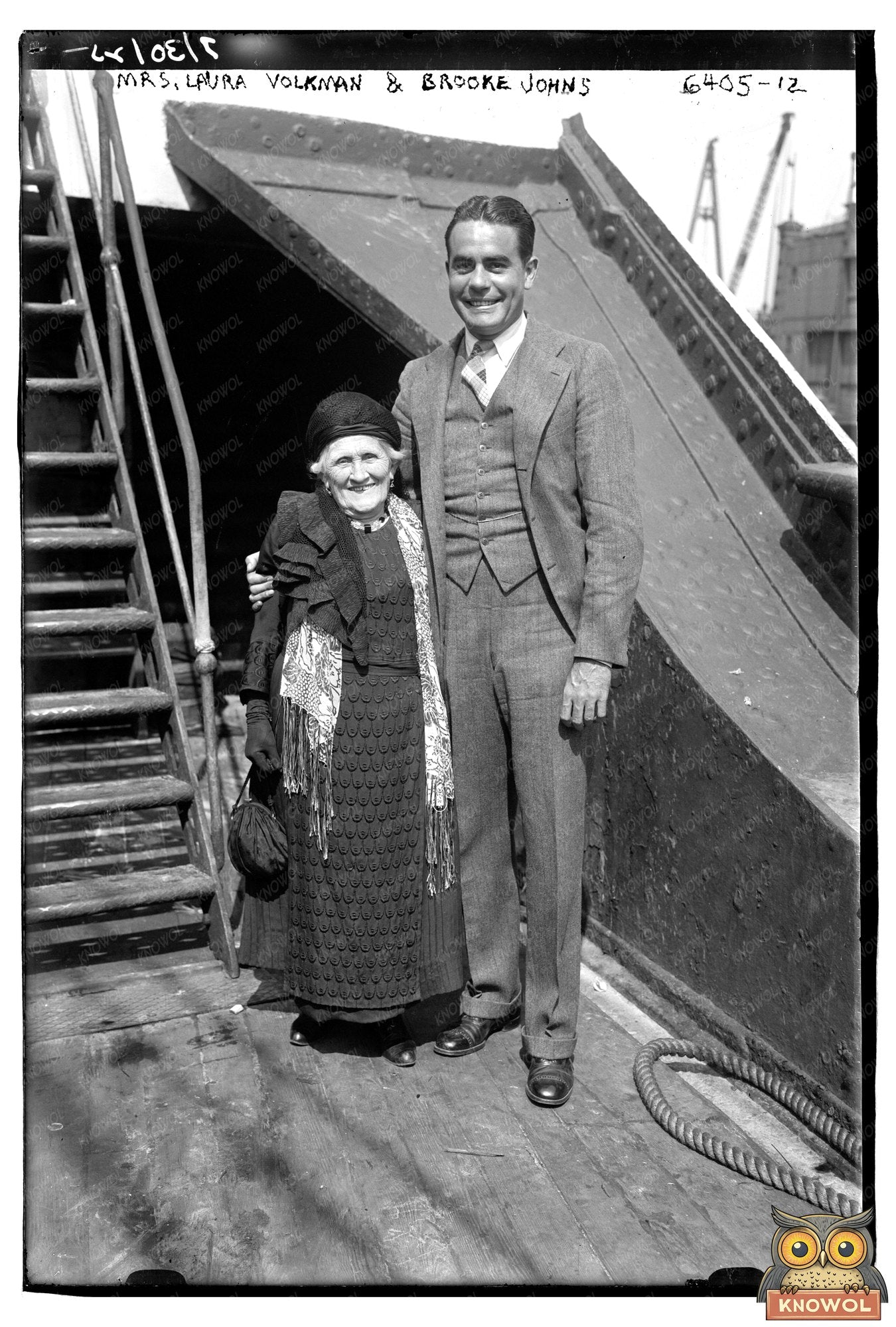 Elegant Ladies of 1925: A Glimpse into History