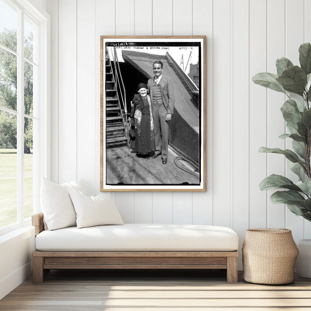 Elegant Ladies of 1925: A Glimpse into History