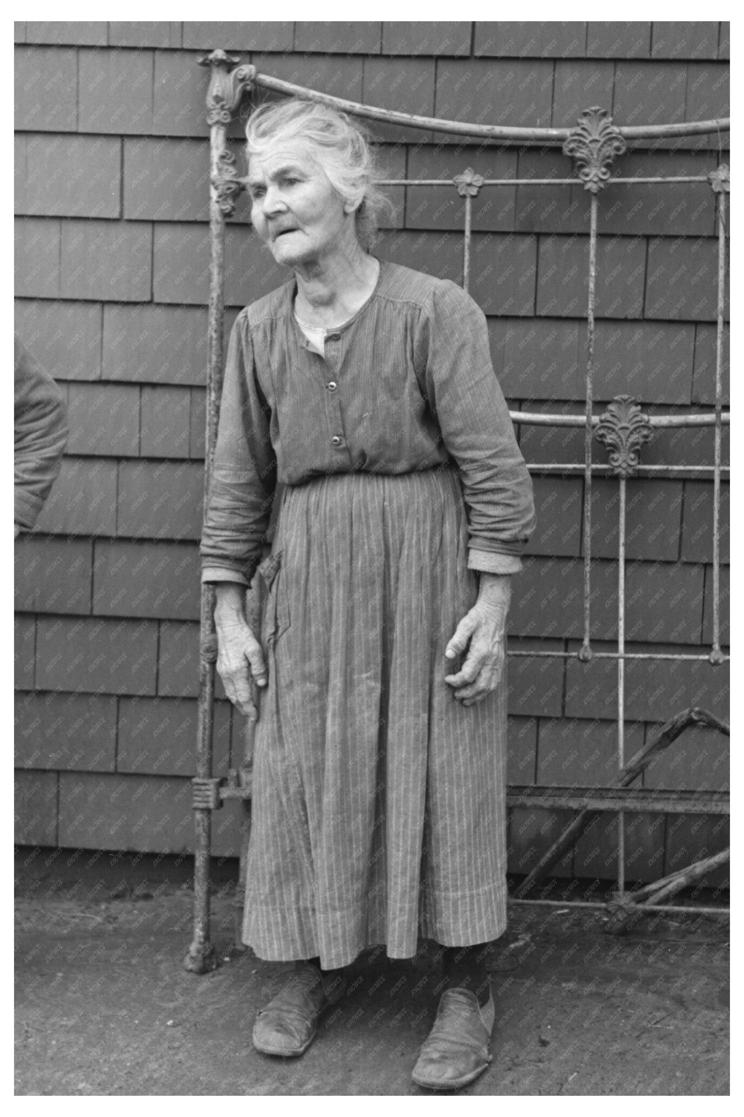 Vintage Image of Mrs. Andrew Ostermeyer 1936 Iowa Homesteader