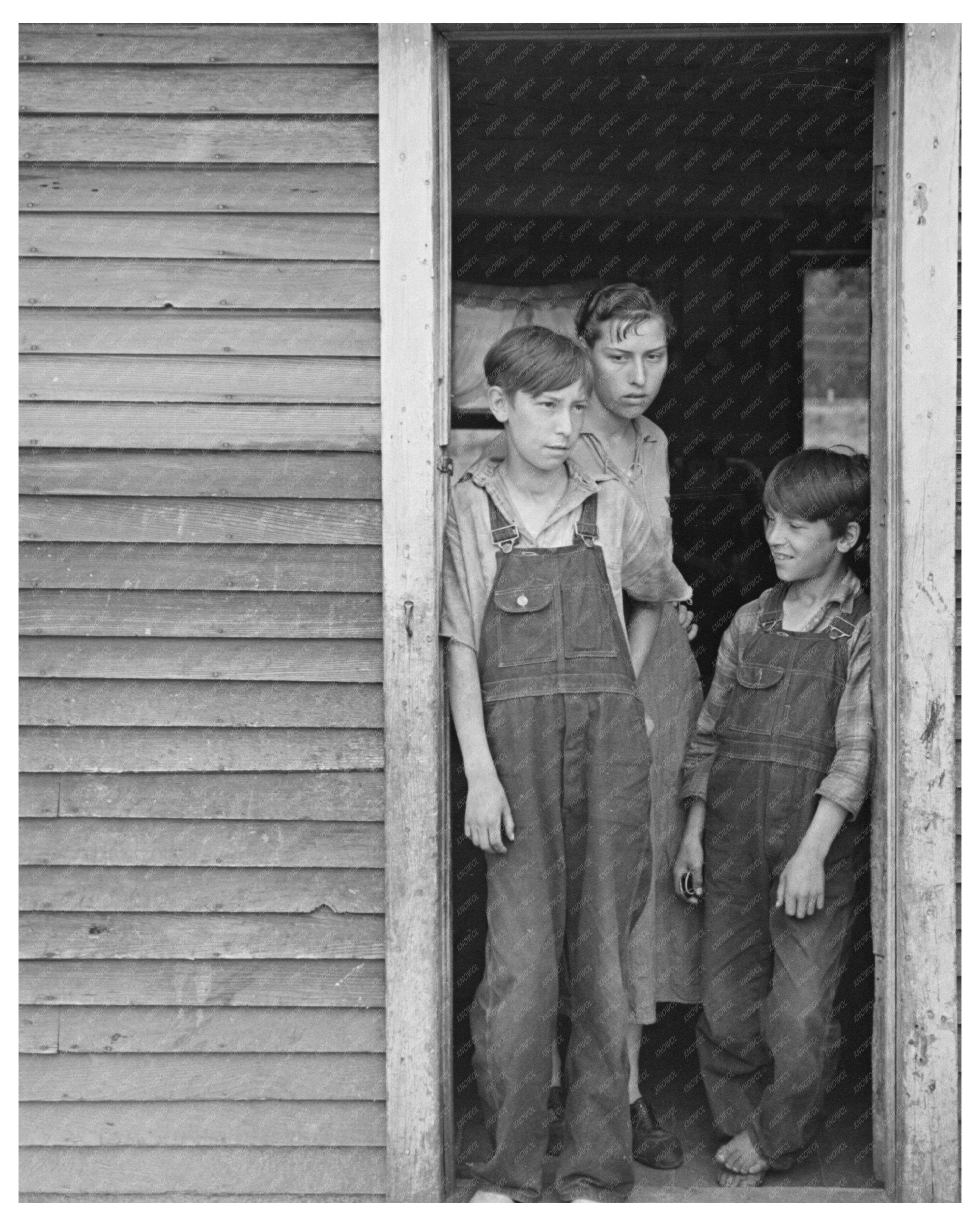 Children of John Mathews near Black River Falls 1937