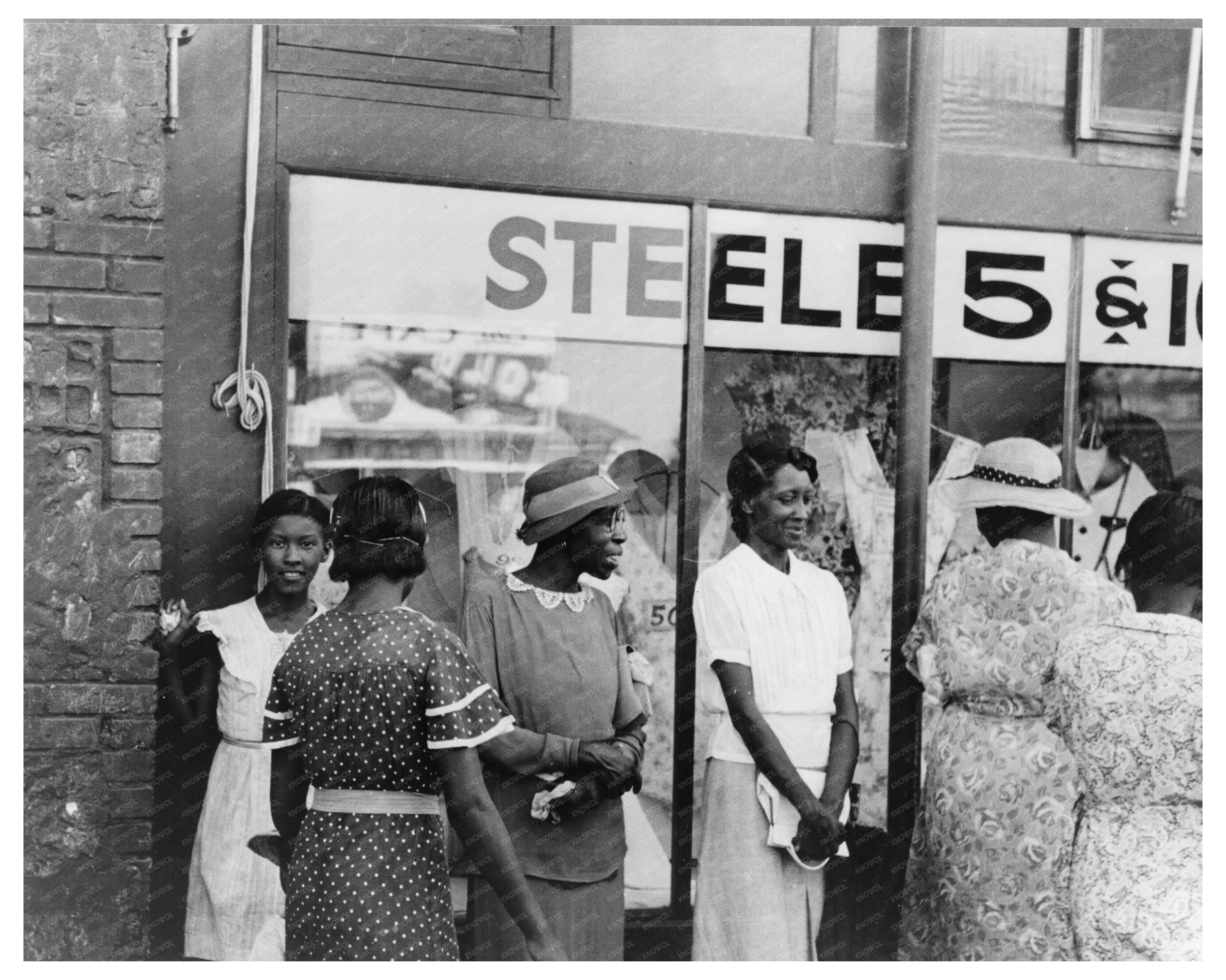 Women at Ten Cent Store Steele Missouri August 1938