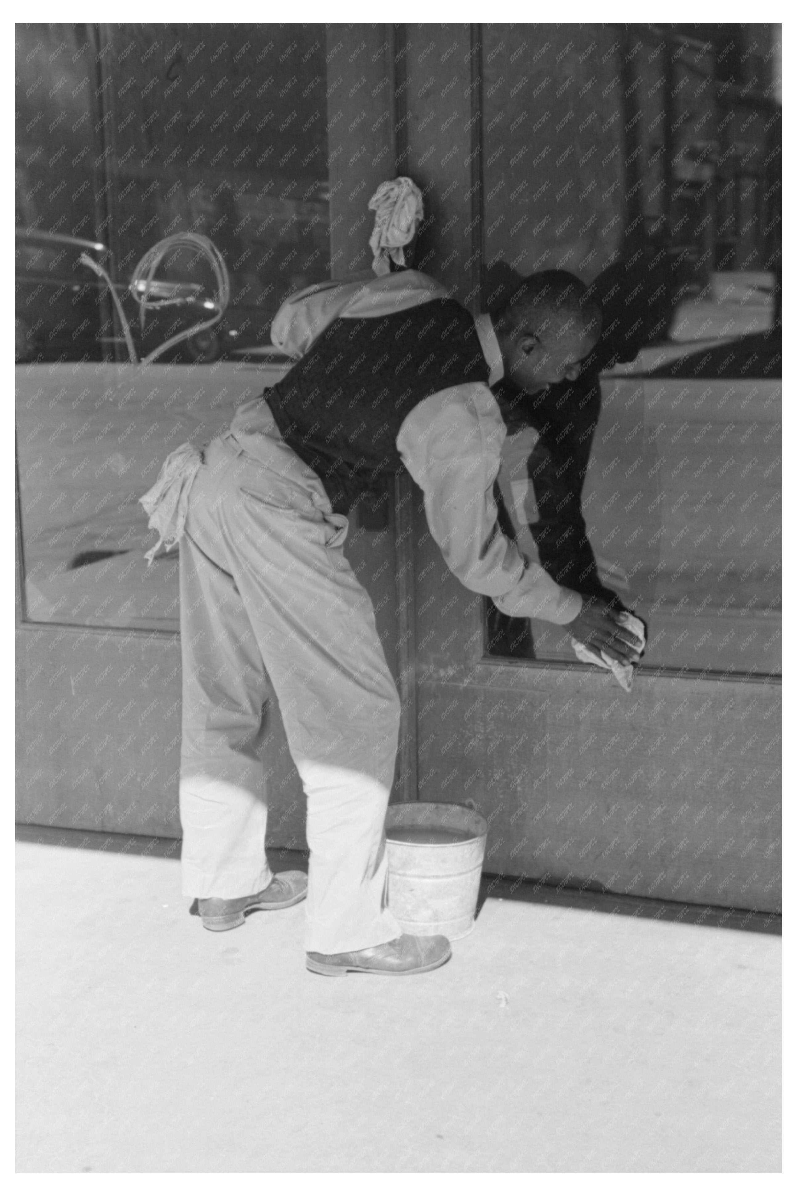 Store Window Cleaning in Taylor Texas 1939
