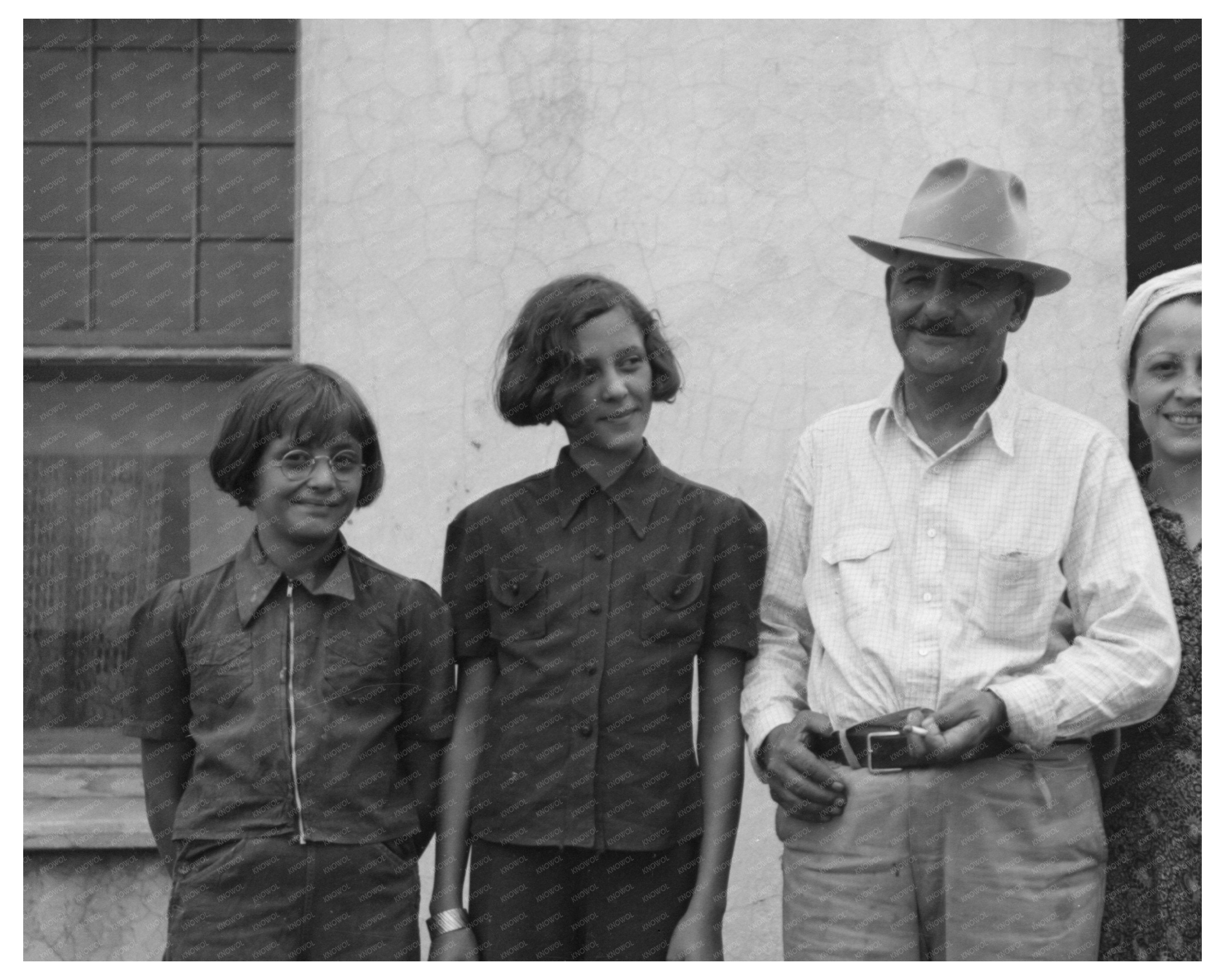 Juan Candalaria and Children Holbrook Arizona 1940