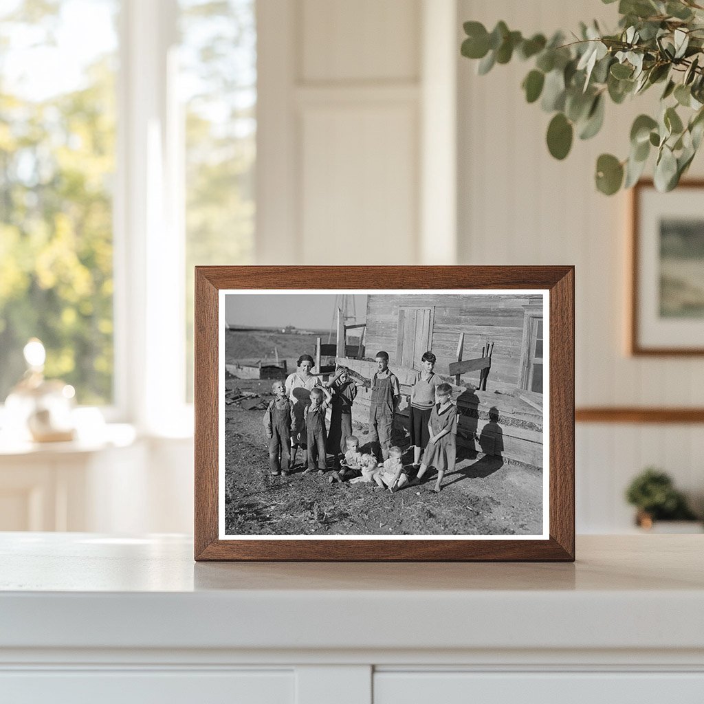 Floyd Peaches Family in Rural North Dakota 1937