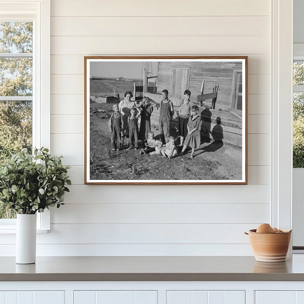 Floyd Peaches Family in Rural North Dakota 1937