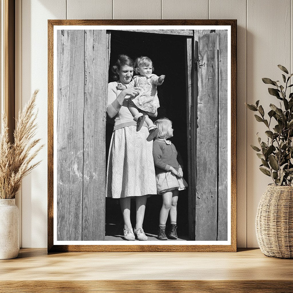 Mrs. Ed Bagget and Children at Sharecropper Cabin 1939