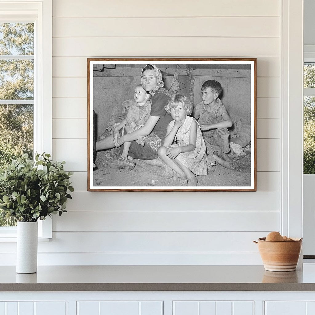 Migrant Mother and Children in Weslaco Texas 1939