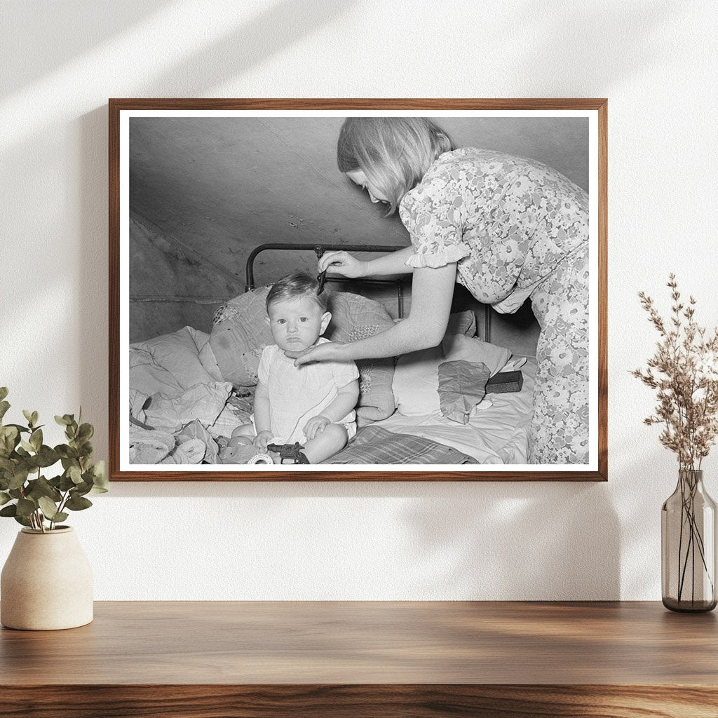 Migrant Mother and Child in Harlingen Texas 1939