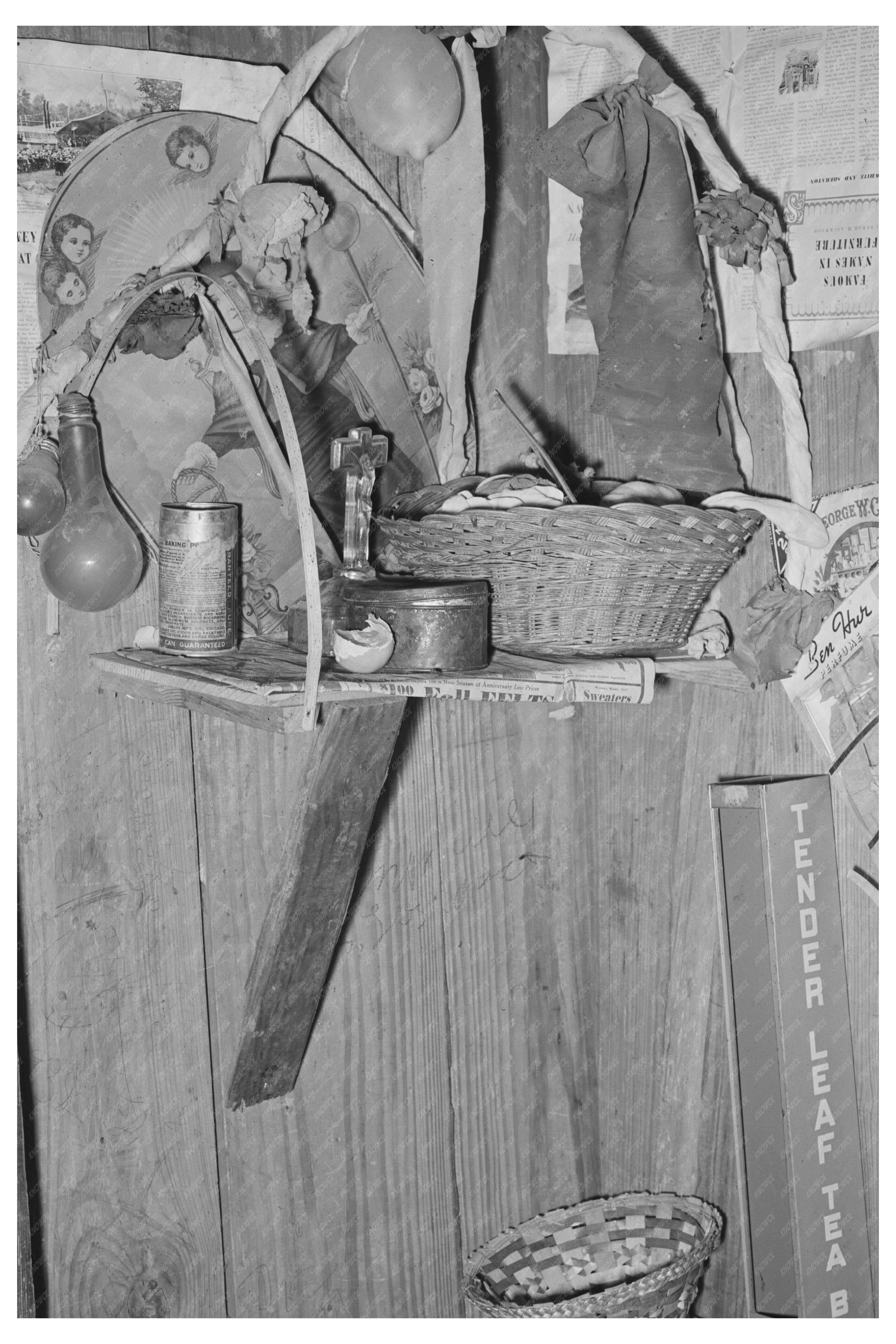 Vintage Basket and Decor in Mexican Home Crystal City 1939