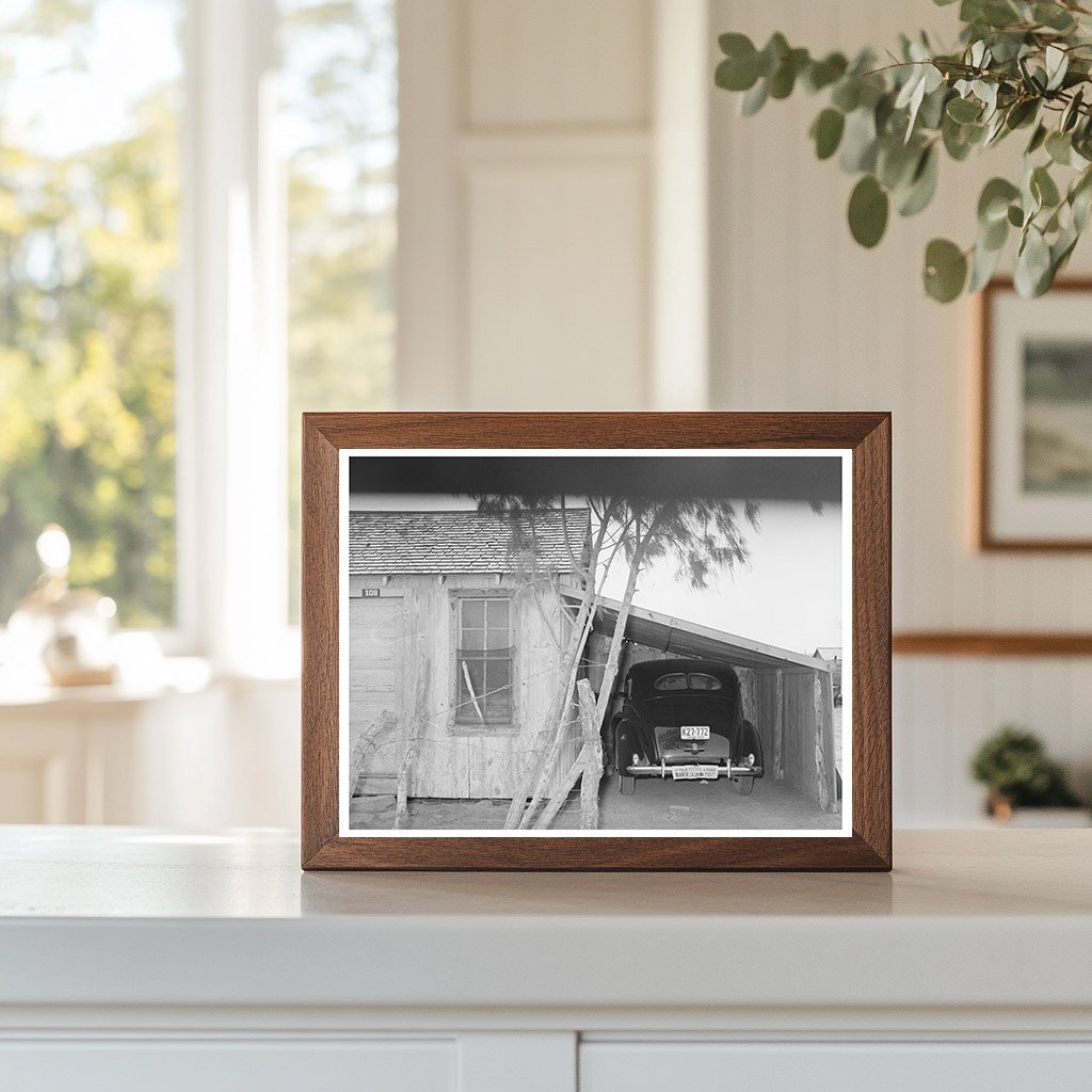 Vintage 1939 Crystal City House and Garage with Car