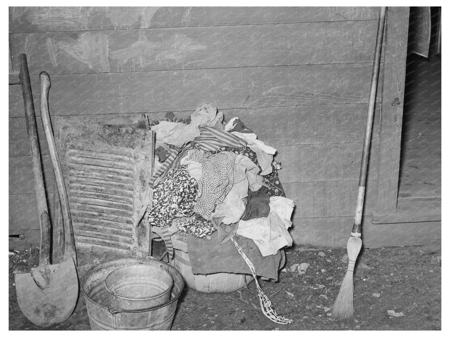 Laundry and Garden Tools in San Antonio 1939