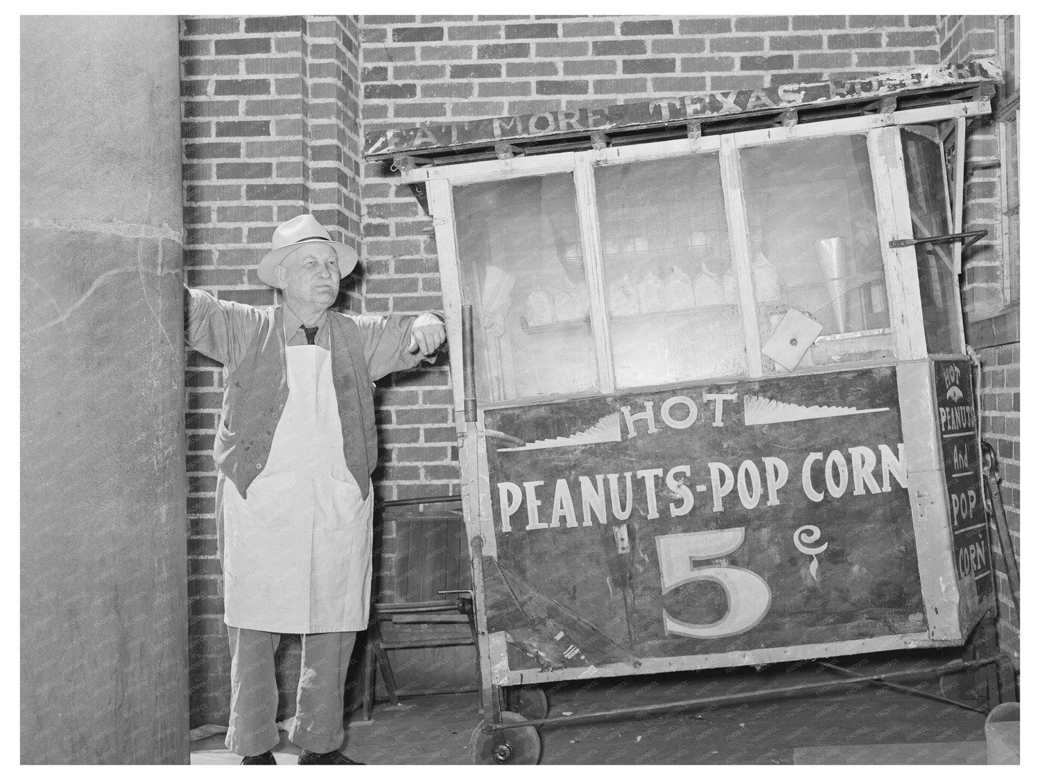 Popcorn Vendor in San Augustine Texas April 1939