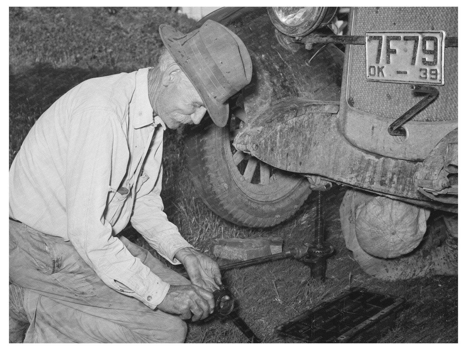 Migrant Steeplejack Working in Lincoln County Oklahoma 1939