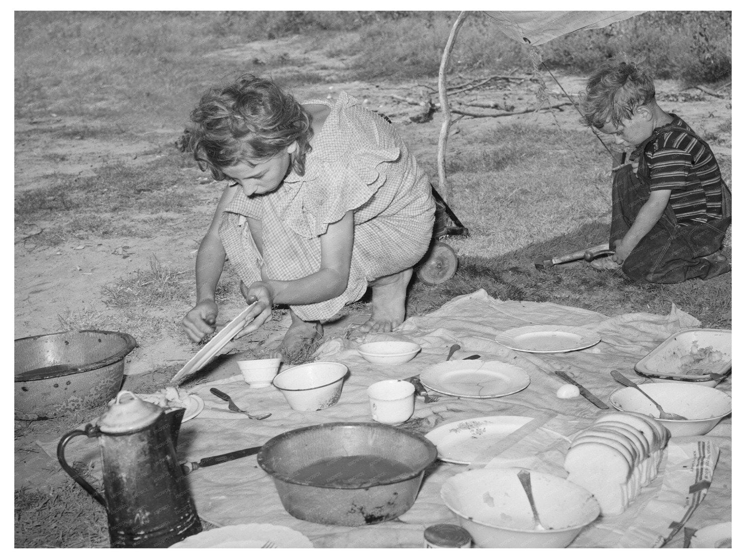 Migrant Girl Scraping Plates Muskogee Oklahoma June 1939