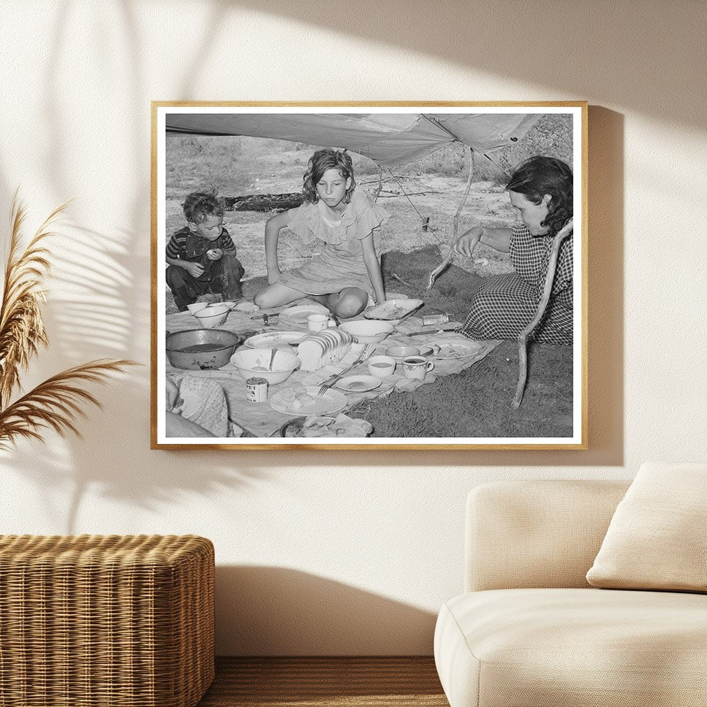 Migrant Workers Noonday Meal Muskogee Oklahoma June 1939