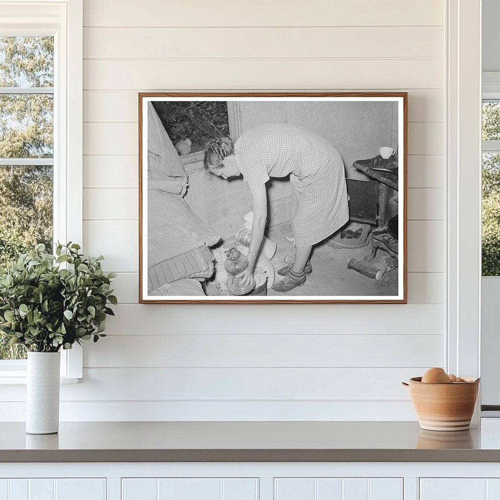 1939 Family Migrating with Lamp from Oklahoma to California