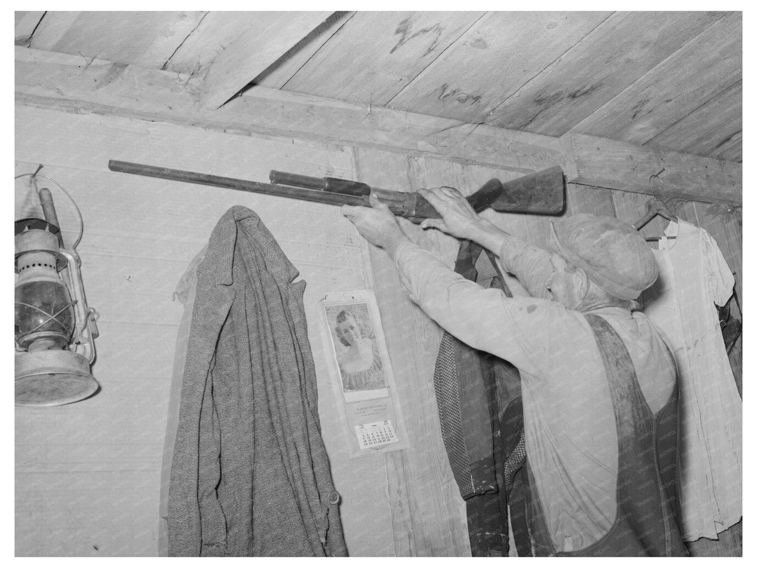 Elmer Thomas Family Moving Rifle Muskogee Oklahoma 1939