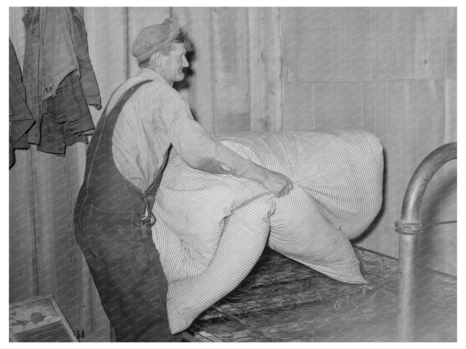 Elmer Thomas Packing for Relocation California July 1939