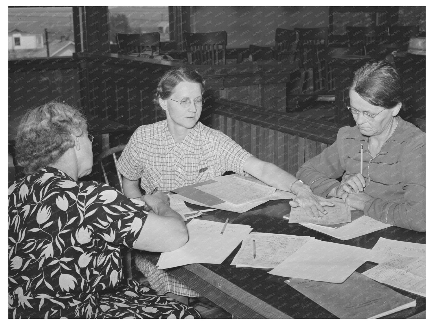 Home Supervisor Explains Plan to Clients Kansas 1939