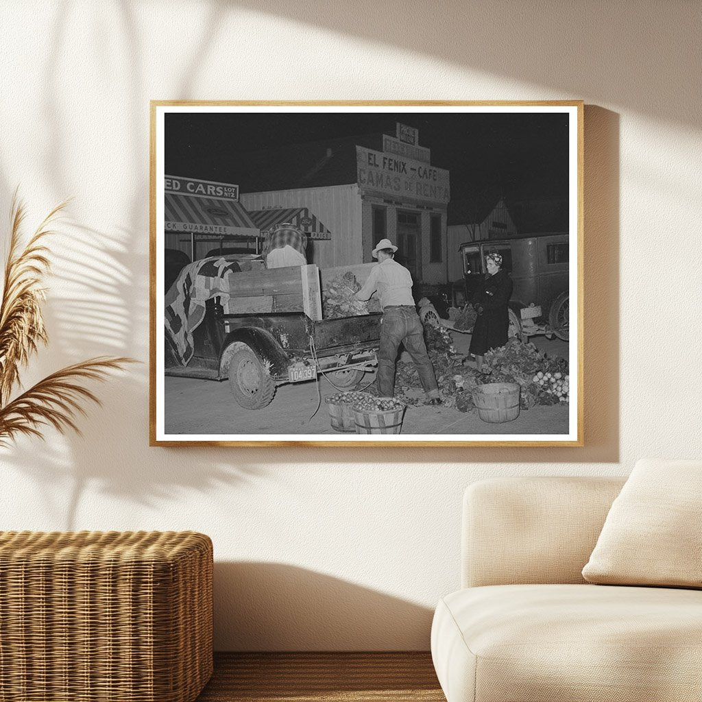 Trucker and Buyer at San Angelo Farmers Market 1939