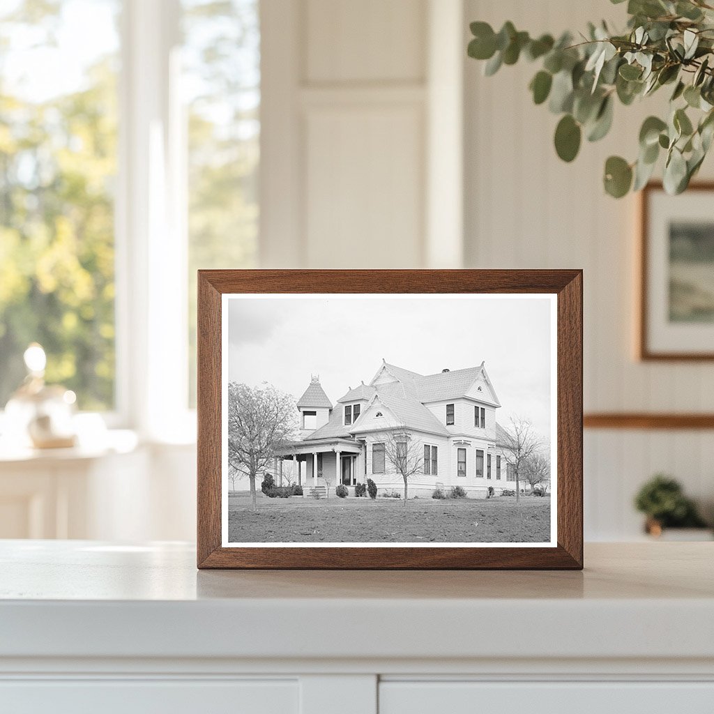 Farmhouse and Barn in Travis County Texas 1940