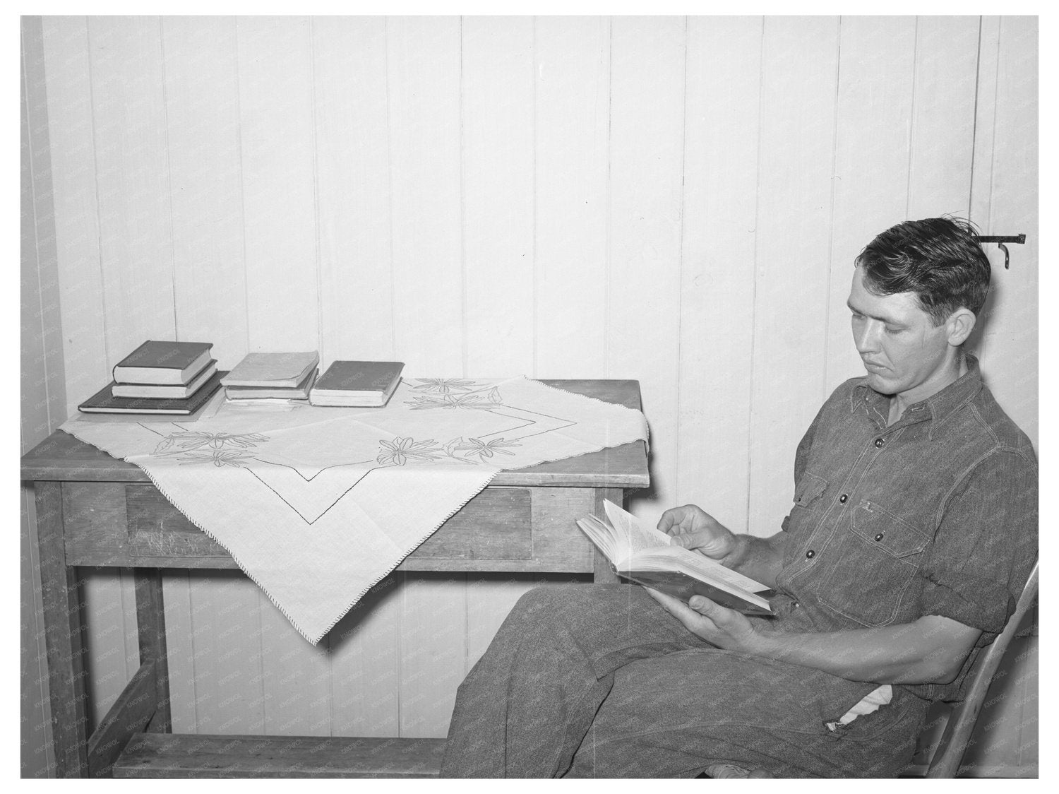 Arizona Farmworker Prepares for Poultry Exam May 1940