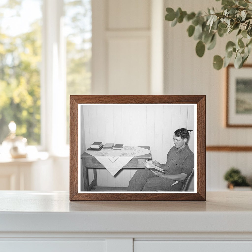 Arizona Farmworker Prepares for Poultry Exam May 1940