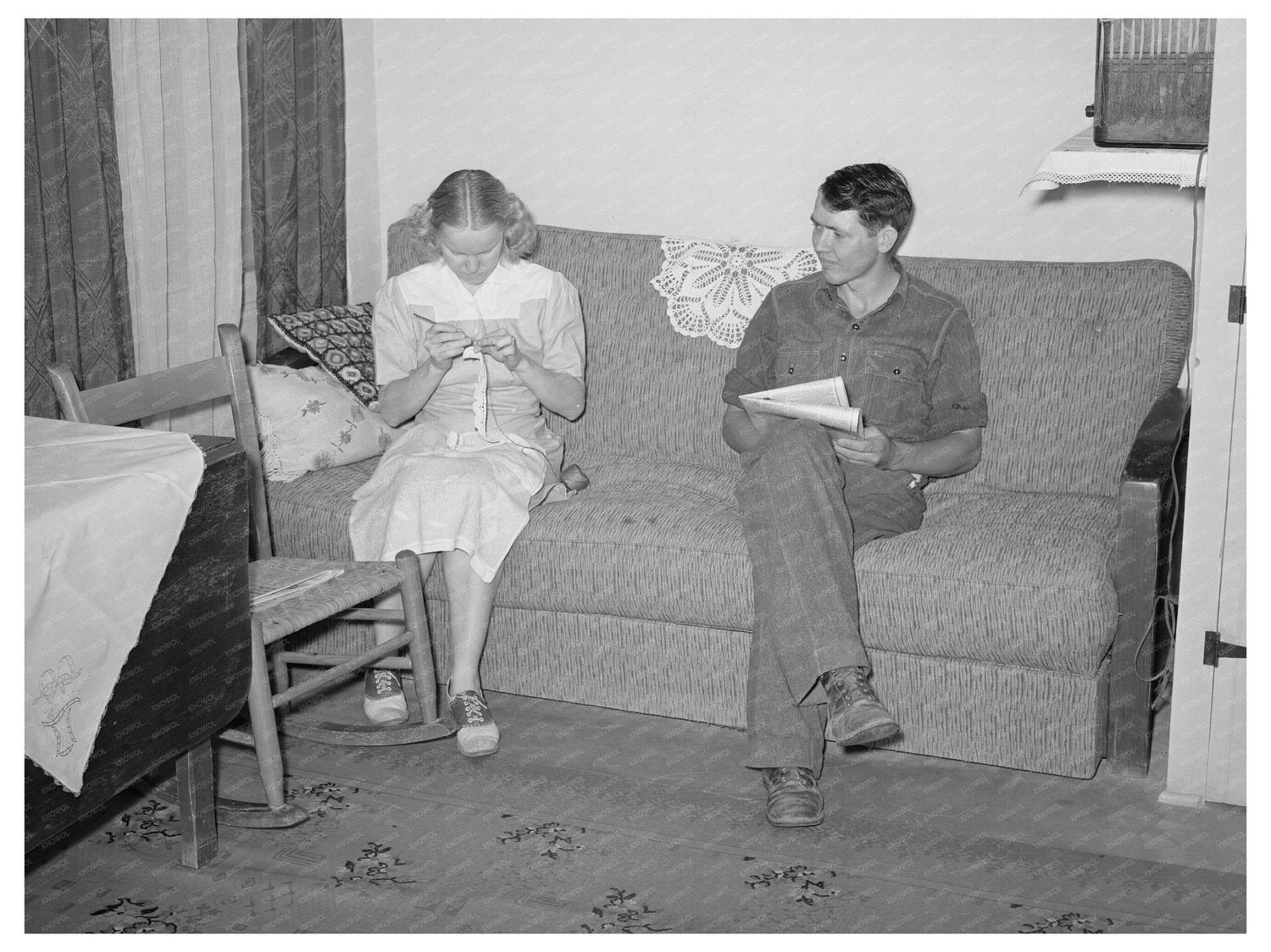 1940 Arizona Part-Time Farmers in Apartment Daily Life