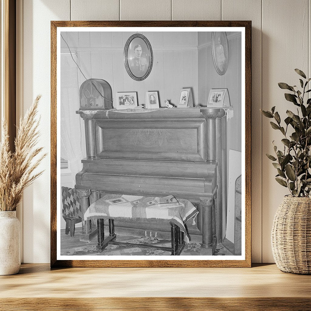 Vintage Living Room in Maricopa County Arizona 1940