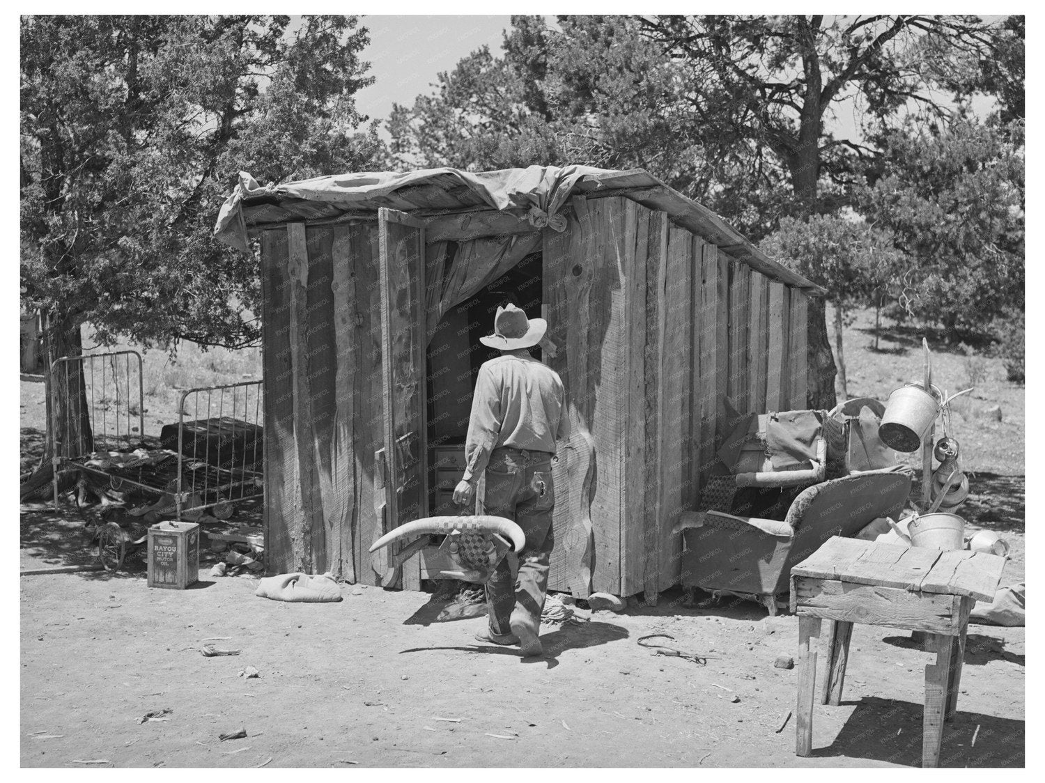 Faro Caudill Relocates Household Items in Pie Town 1940