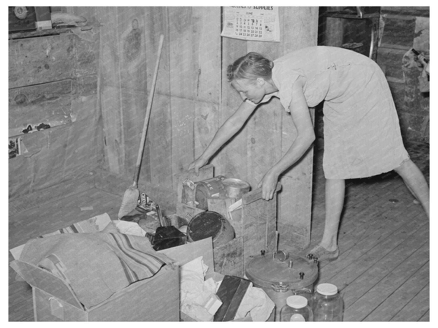 Mrs. Faro Caudill Packing Kitchen Equipment June 1940
