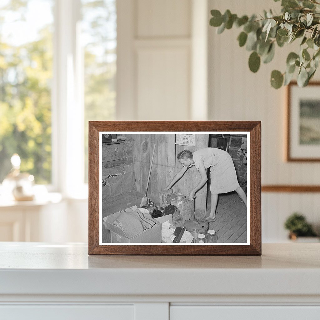 Mrs. Faro Caudill Packing Kitchen Equipment June 1940