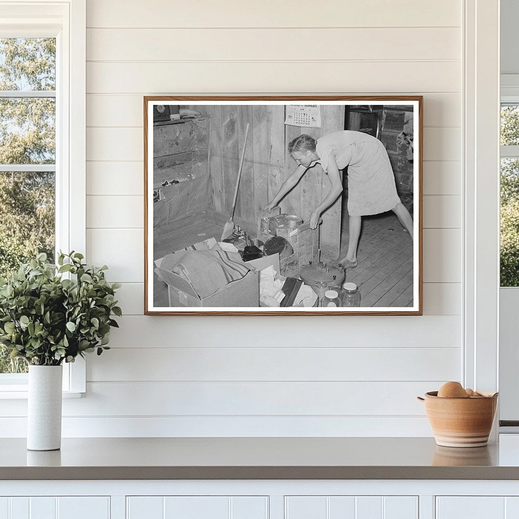 Mrs. Faro Caudill Packing Kitchen Equipment June 1940